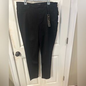 NWT Women's DG2 by Diane Gilman aBlack Jeans Size 1XT